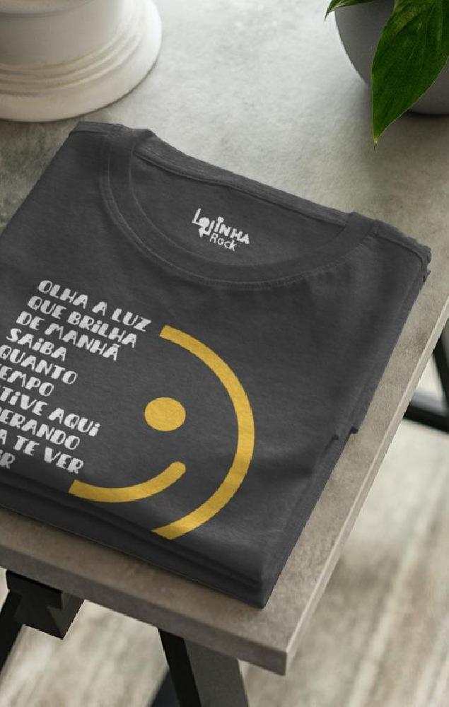 Foto do produto Camiseta O Amanhã Colorido - Smile | Cinza Chumbo